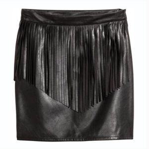 DIVIDED H&M Faux Leather Fringe Mini Skirt Black 4
